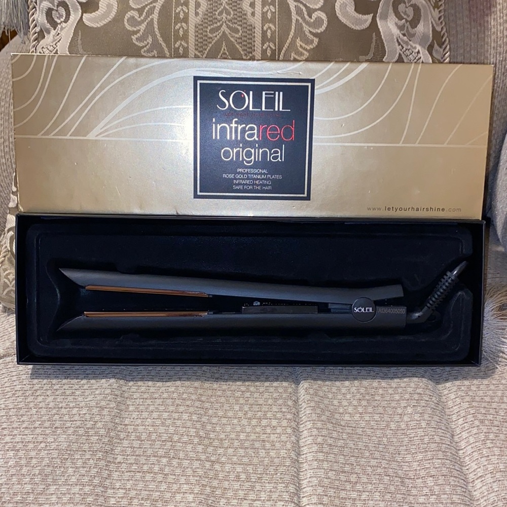 ✨ NWT Soleil Infared Original Flat Iron